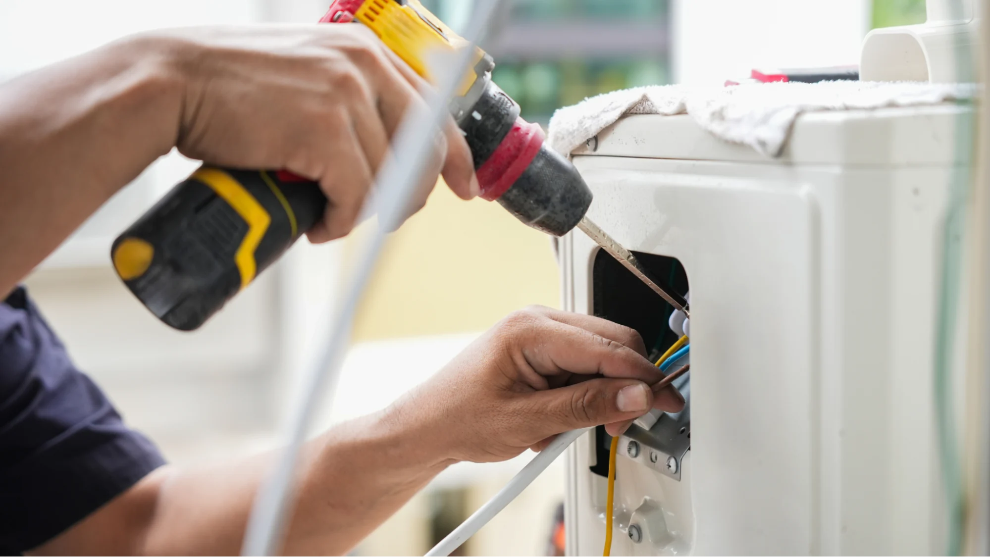 Eexpert working on emergency furnace repair